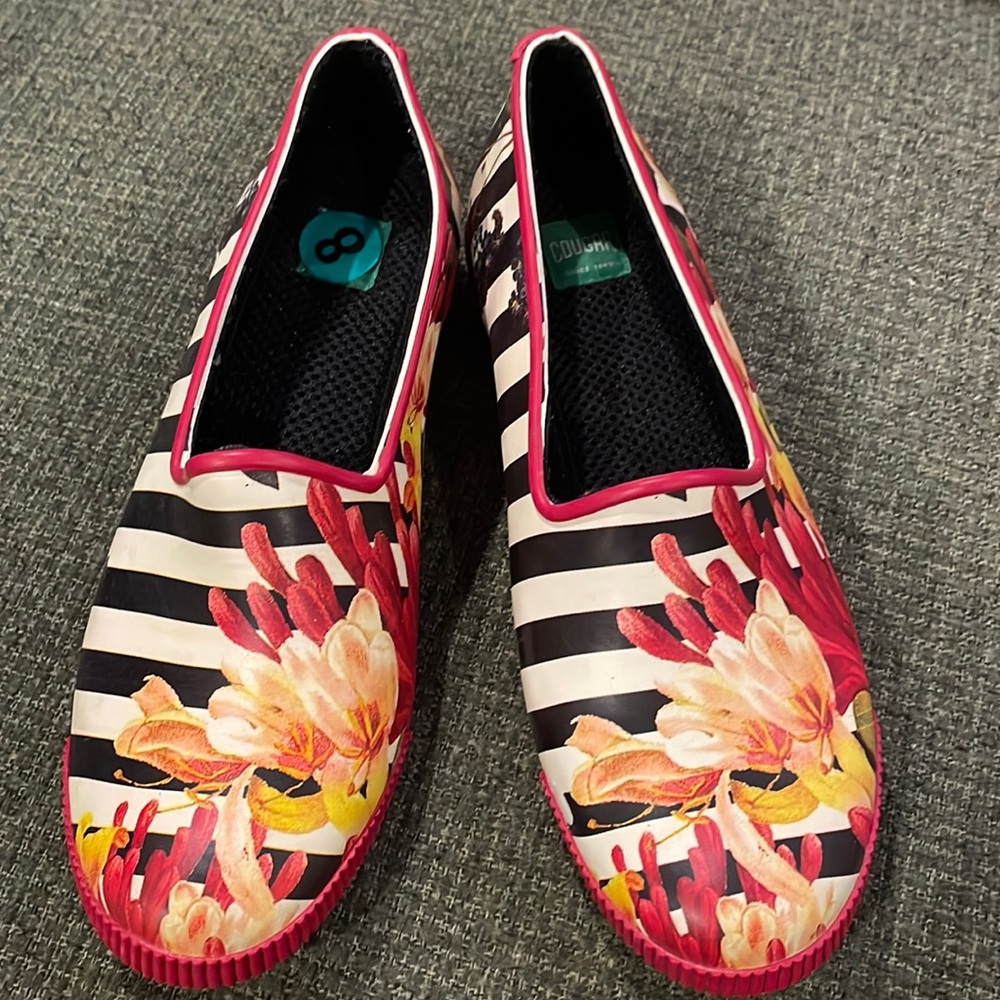 Cougar floral printed rubber shoes (sz 8)